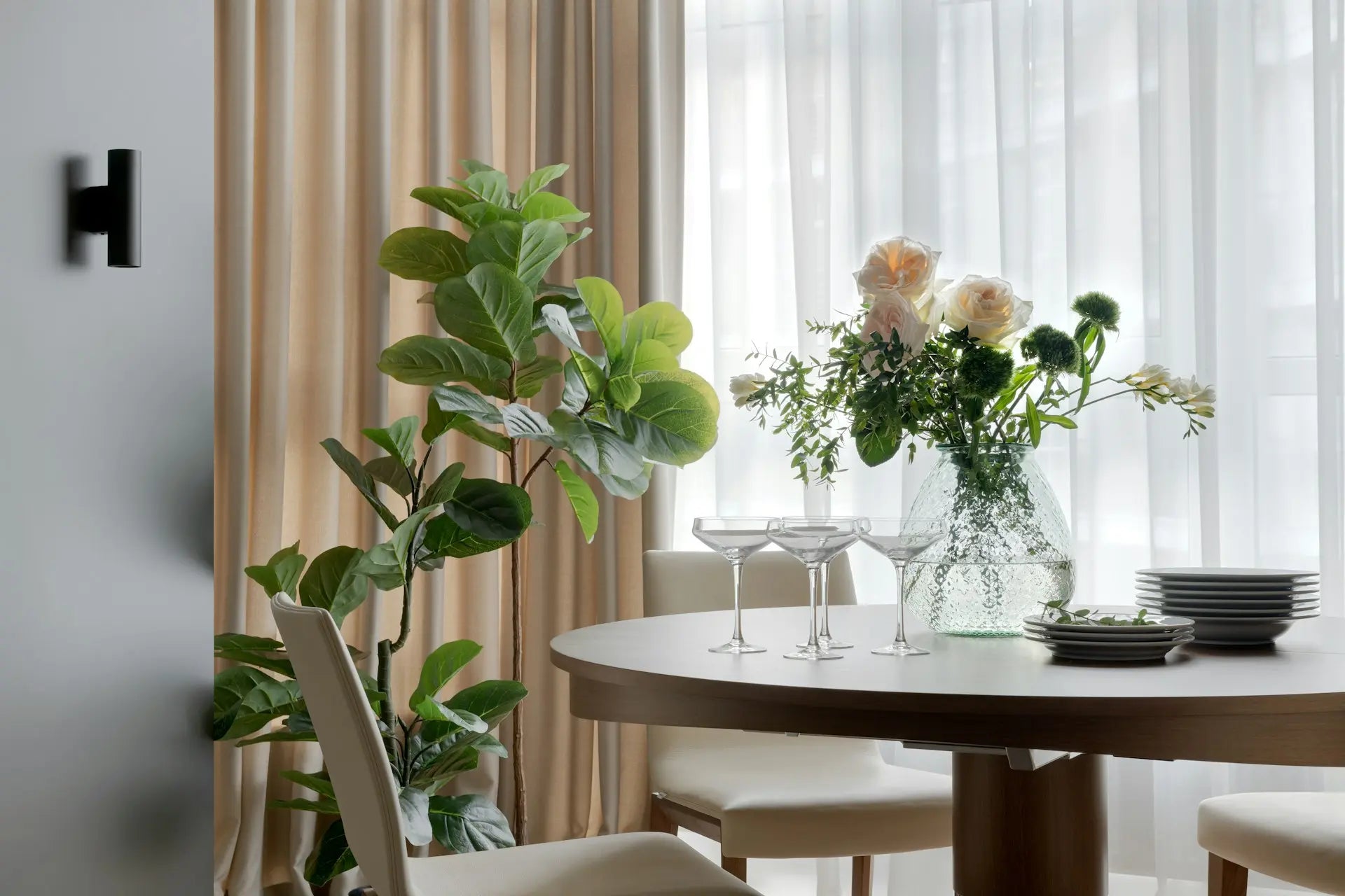 Creating Memorable Gatherings with White Dinnerware