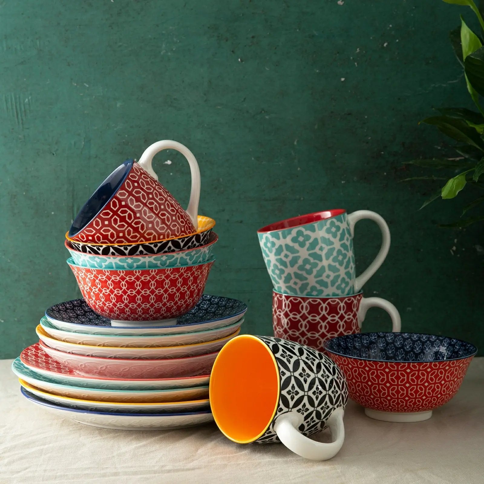 Colorful Ceramic Dinnerware Set of 24 Dowan®