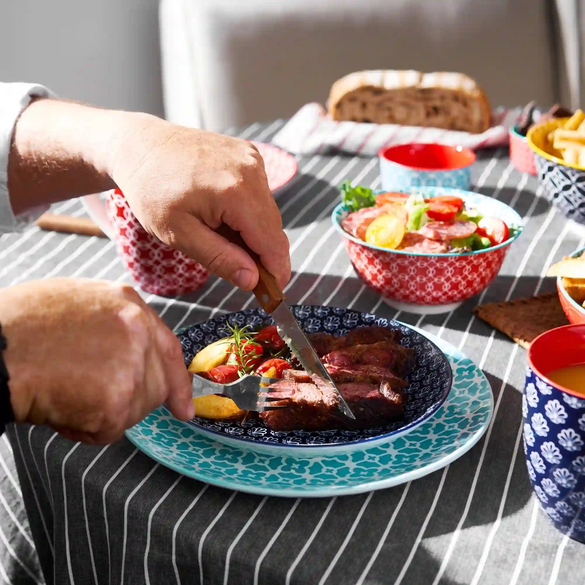 Mosaian 18-Piece Dinnerware Set - Thumbnail 5